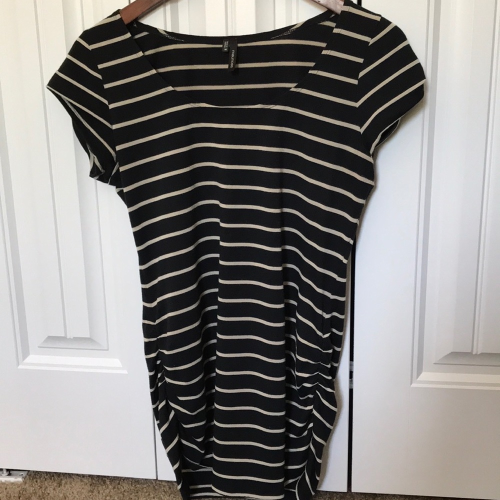 Cute shirt that cinches on side (not too tight)